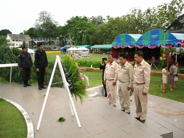 วางพวงมาลา ศูนย์วิจัยหม่อมเจ้าสิทธิพร กฤดากร